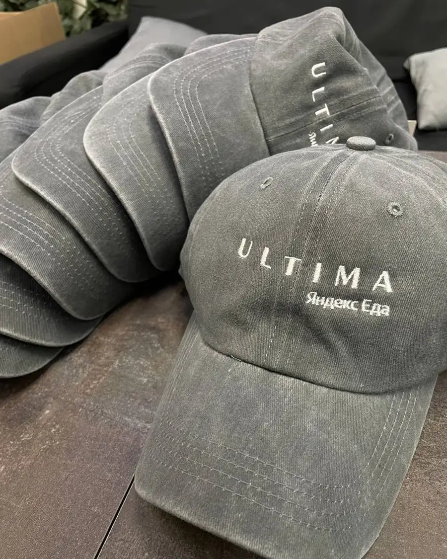 Серые кепки с вышивкой ULTIMA Яндекс Еда — мерч от «Печатыч»